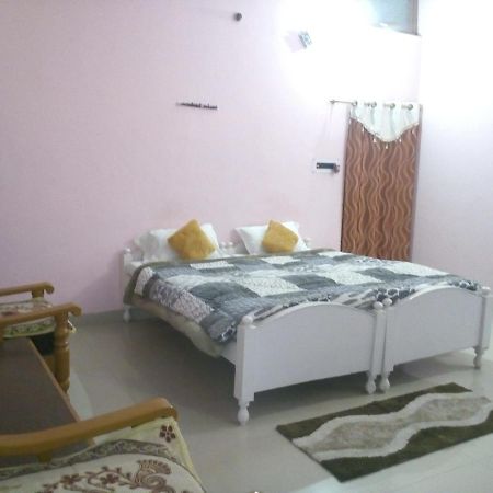 Hotel Shri Mahant Orchha 5 Mint Walking From Ram Raja Temple Exterior foto