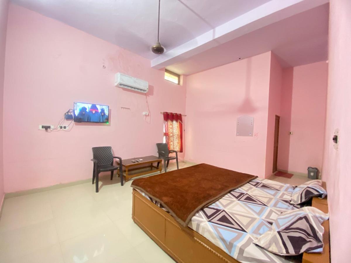 Hotel Shri Mahant Orchha 5 Mint Walking From Ram Raja Temple Exterior foto