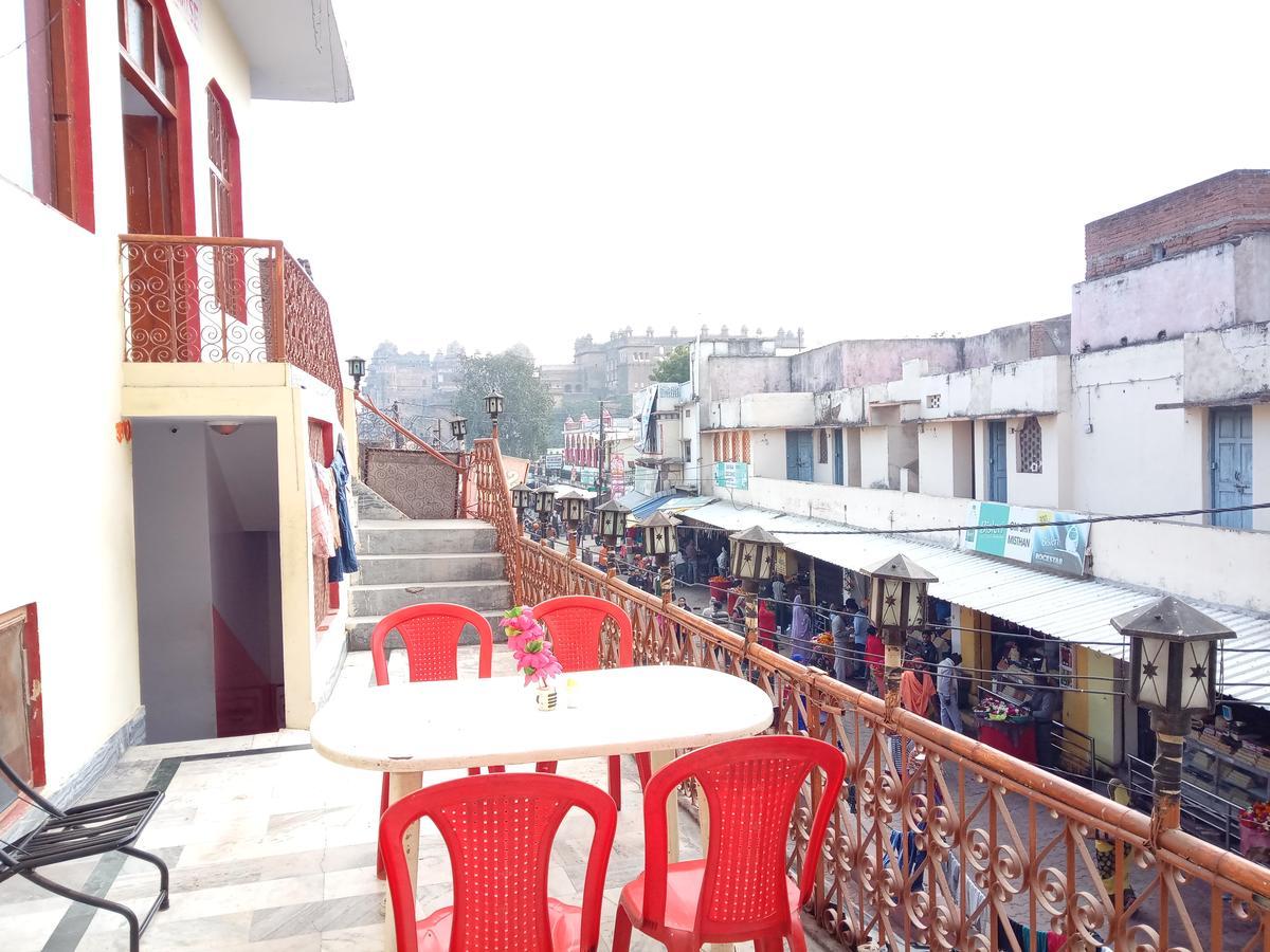 Hotel Shri Mahant Orchha 5 Mint Walking From Ram Raja Temple Exterior foto