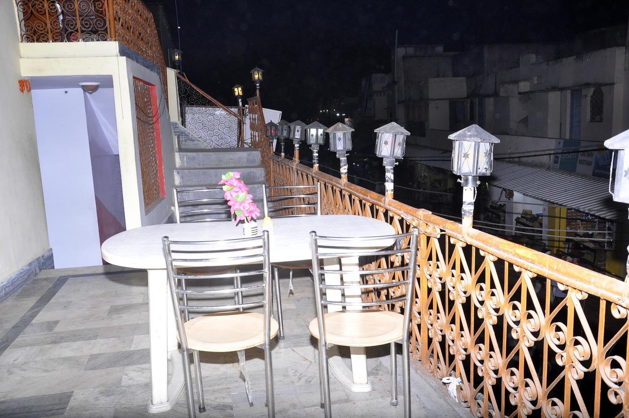 Hotel Shri Mahant Orchha 5 Mint Walking From Ram Raja Temple Exterior foto